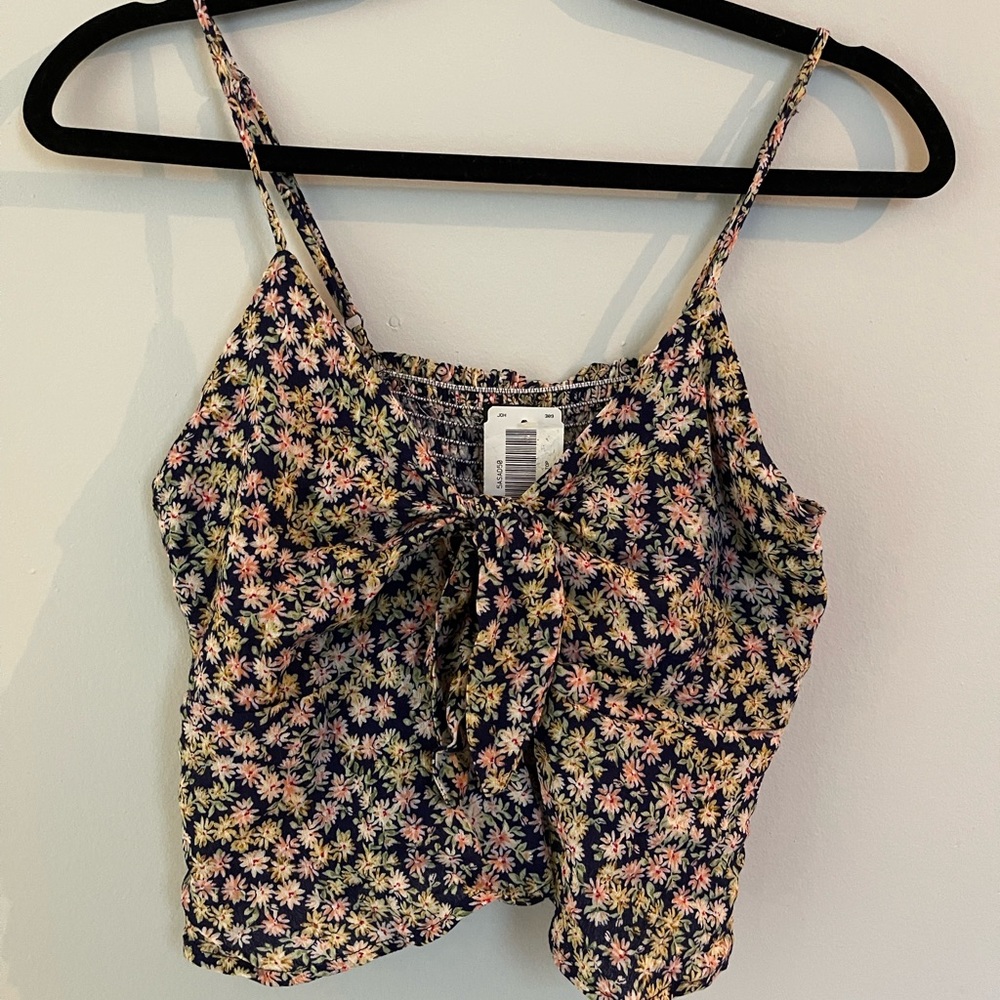 NWT Cropped Tie Front Top